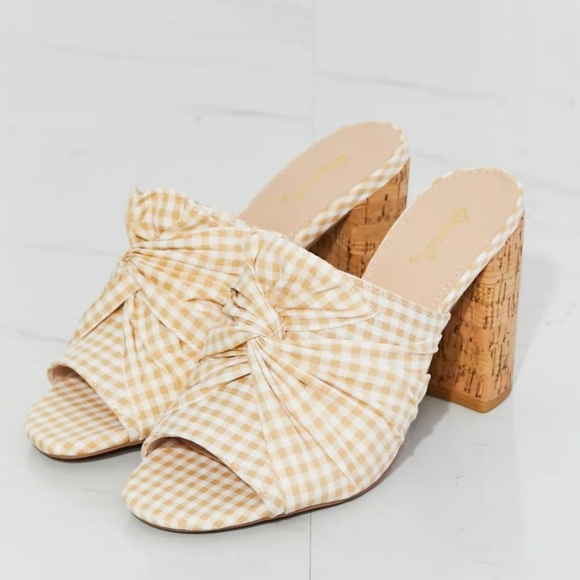 Qupid Freshly Picked Twist Peep Toe Block Heel Mule Open Toe Sandals Shoe - Picture 3 of 10